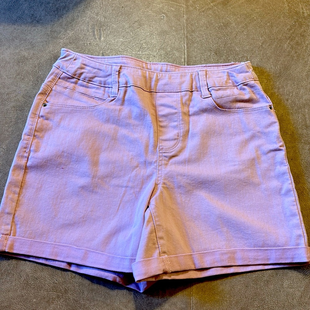 pink shorts